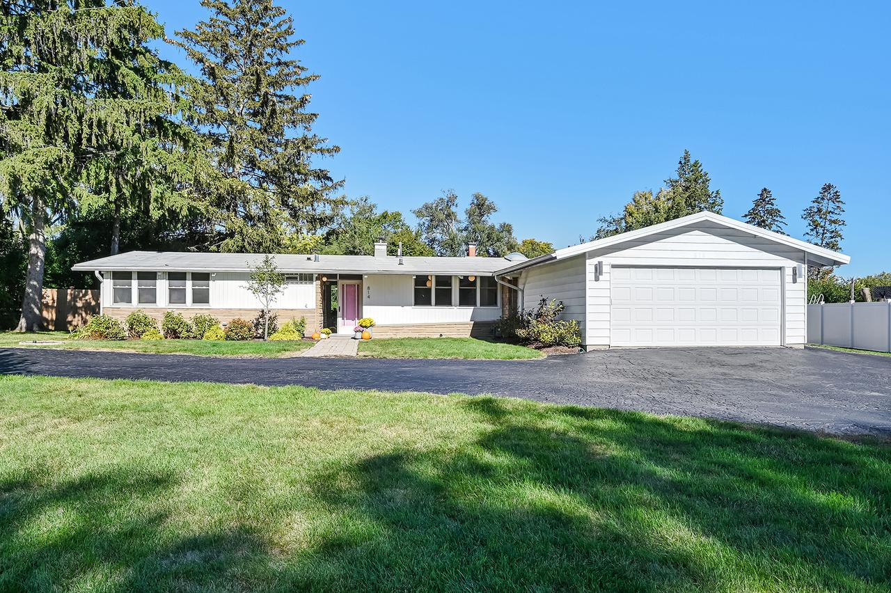 814 61st St., La Grange Highlands, IL 60525