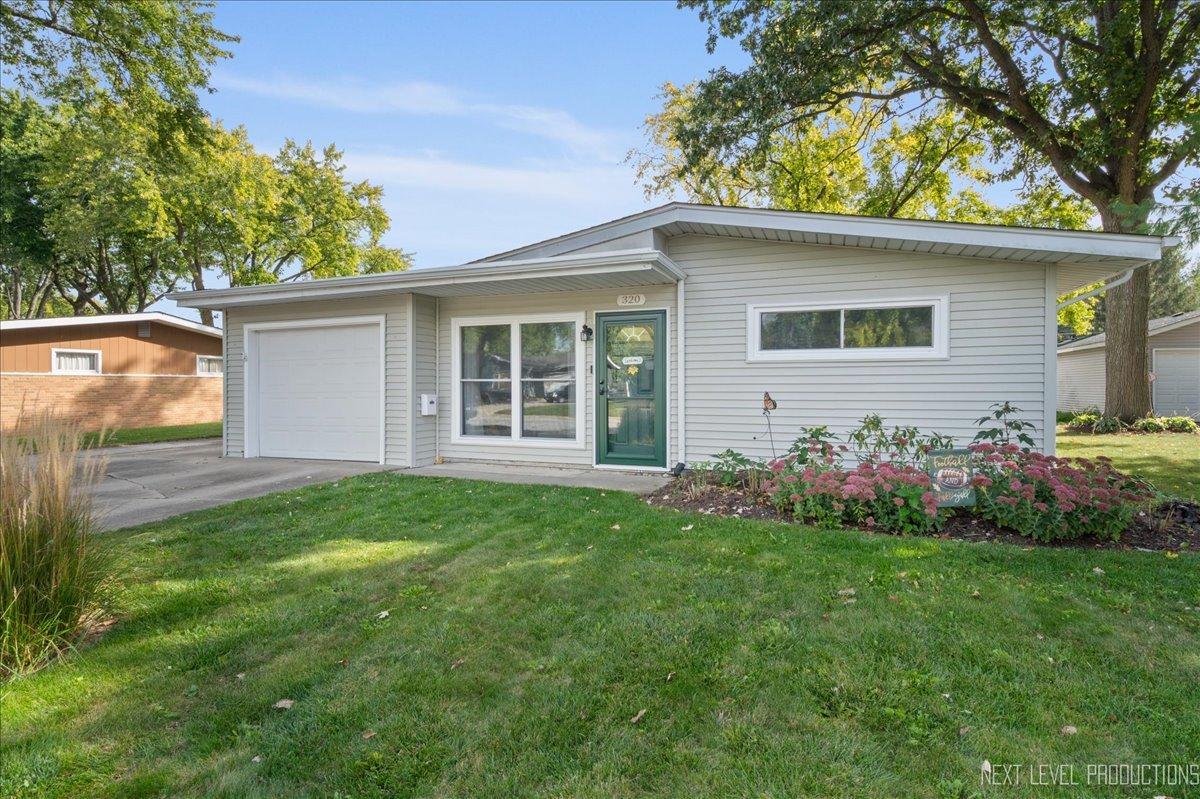 320 Harmony Dr., North Aurora, IL 60542
