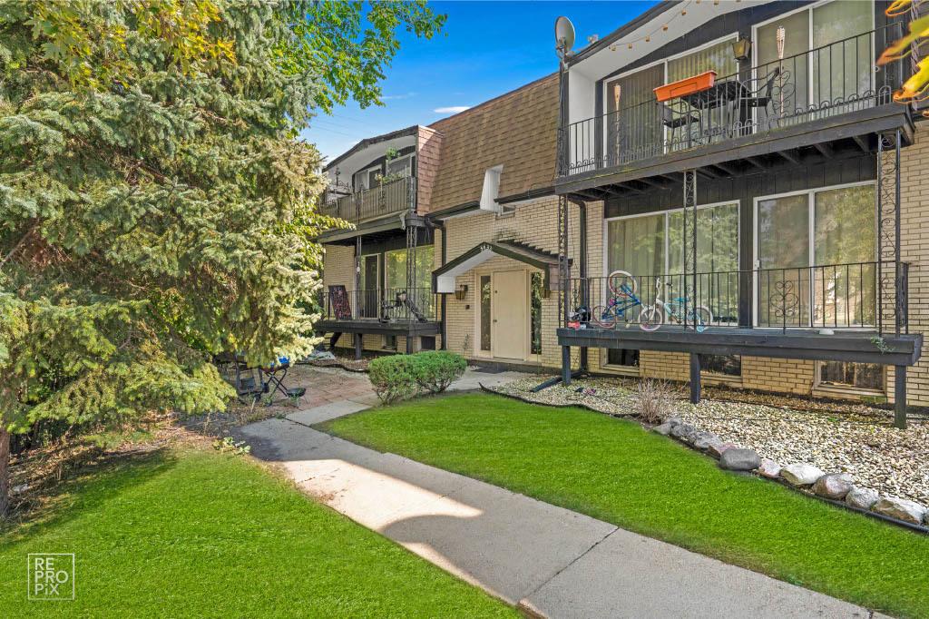 5633 Edge Lake Dr., Oak Lawn, IL 60453