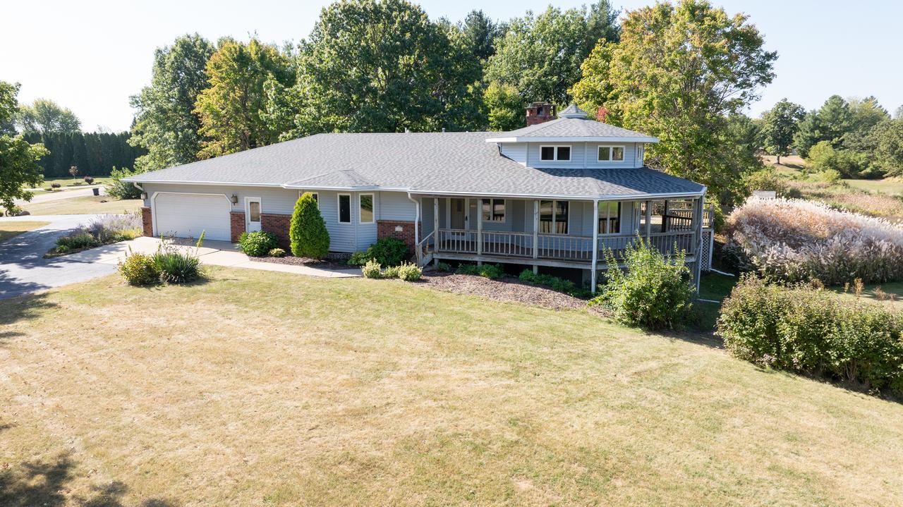 4305 Hillcrest Ln., Sterling, IL 61081