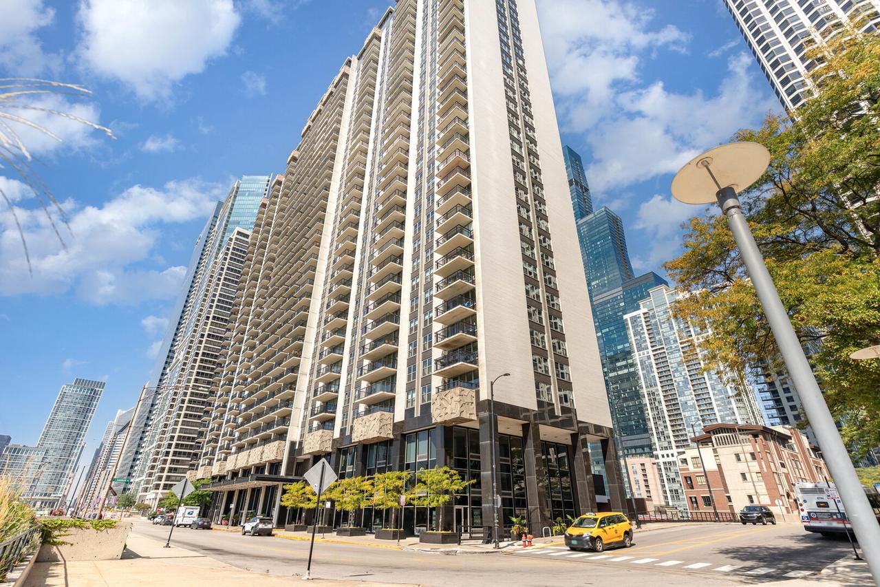 400 E Randolph St. #1604, Chicago, IL 60601