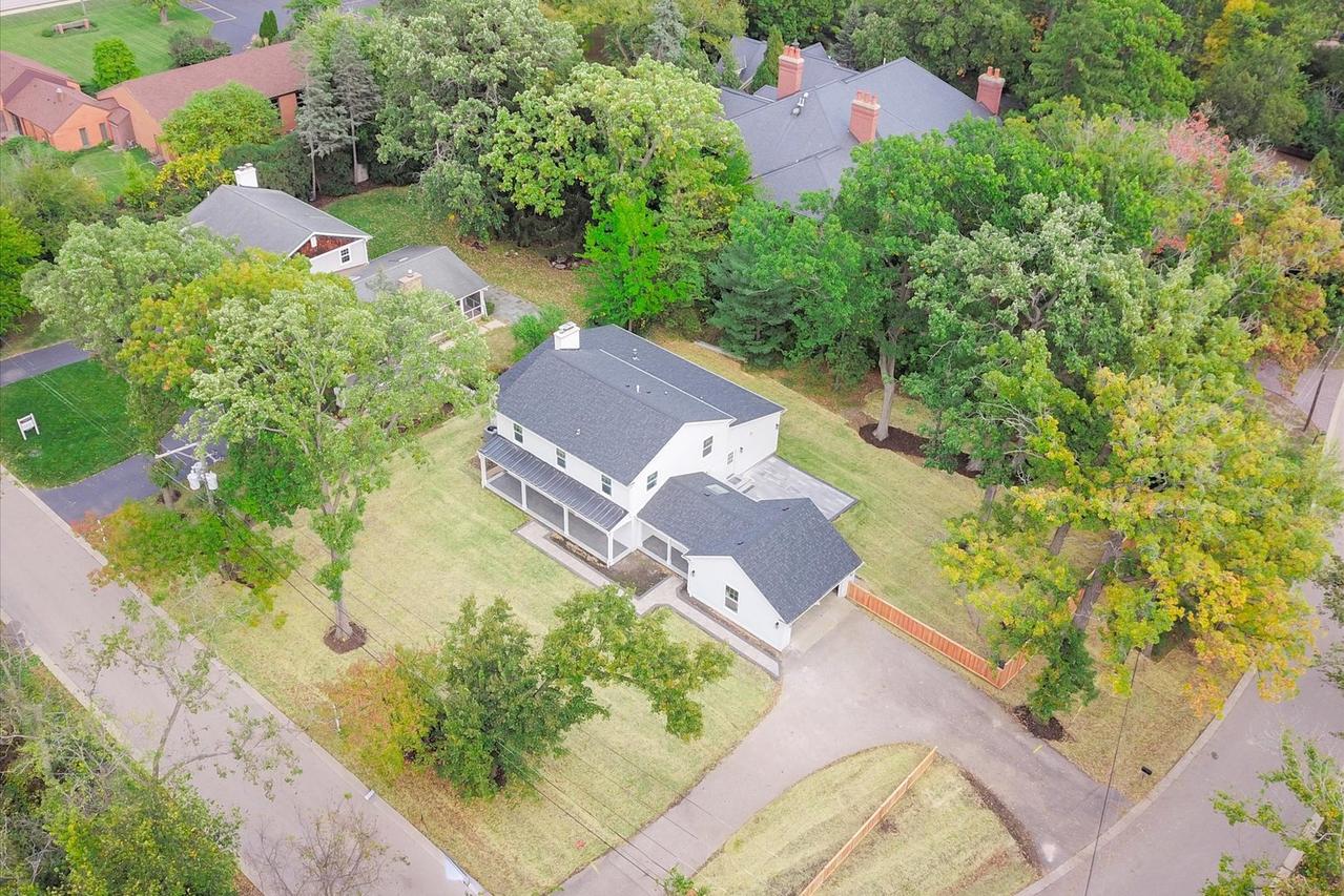 707 Brierhill Rd., Deerfield, IL 60015