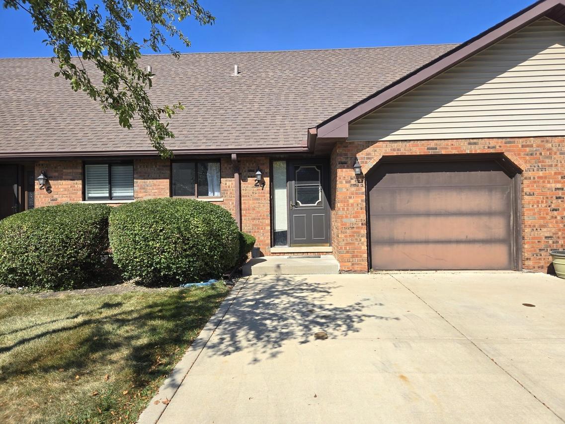 1914 Heatherway Ln. #27, New Lenox, IL 60451