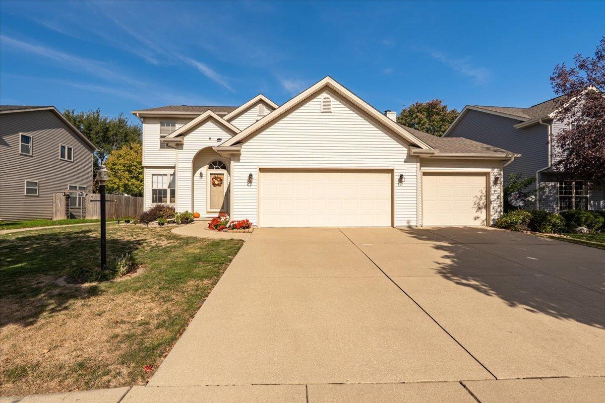 310 Buttercup Dr., Savoy, IL 61874