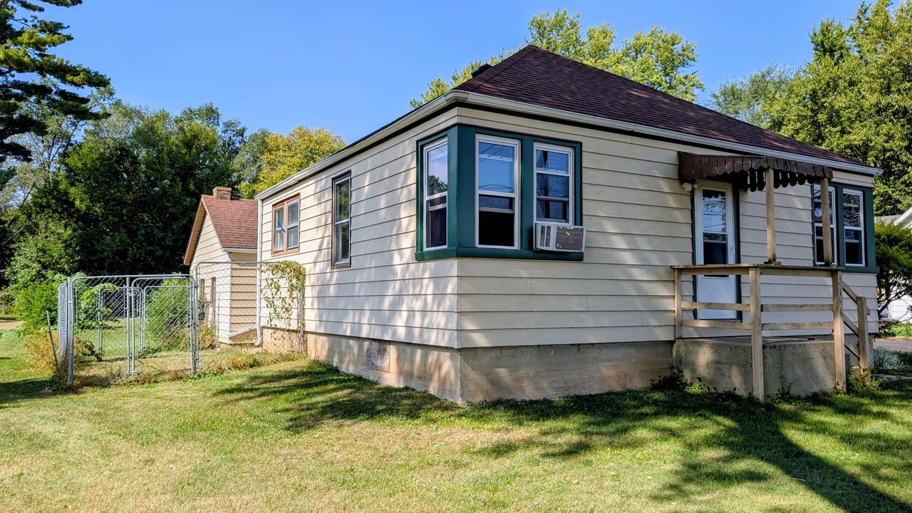 2156 N Leaf River Rd., Mount Morris, IL 61054