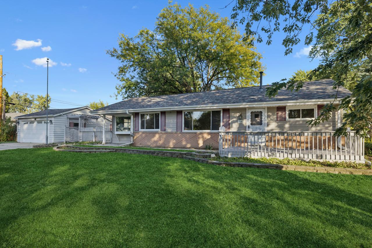 705 Ash Rd., Hoffman Estates, IL 60169