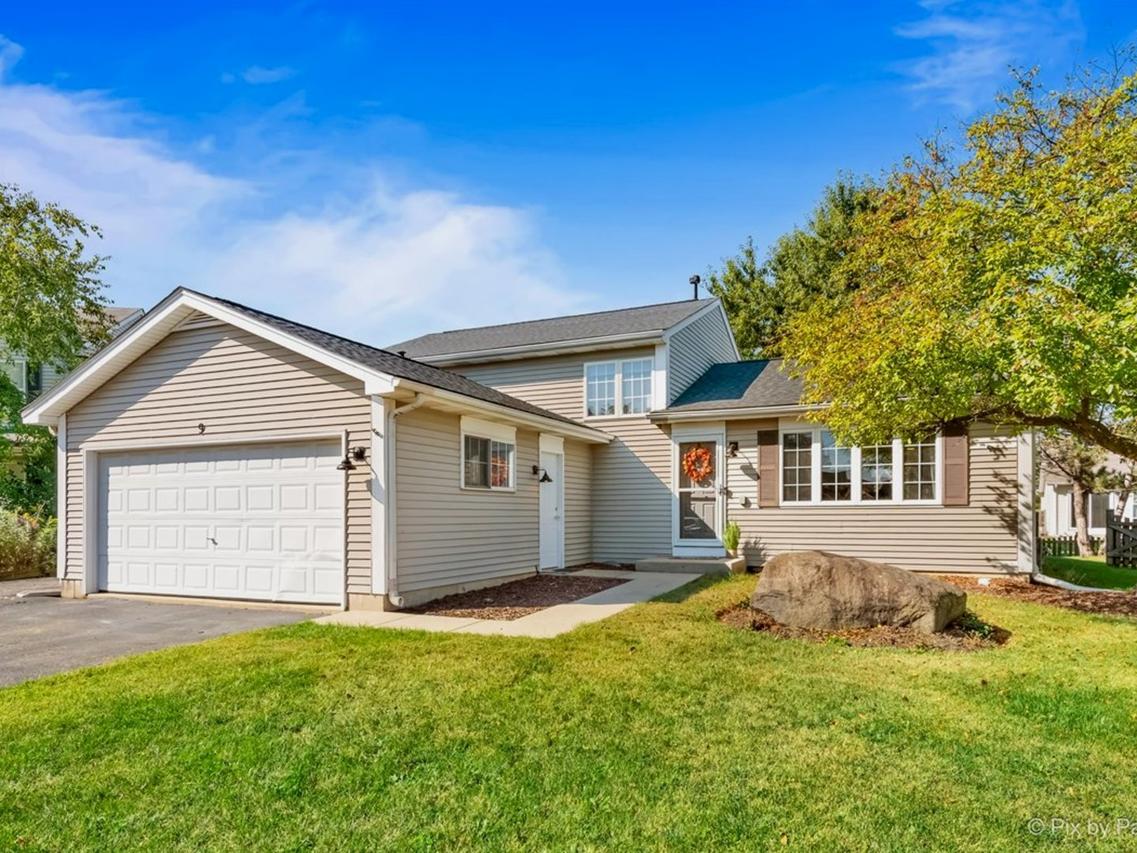 9 Danbury Ct., Lake In The Hills, IL 60156