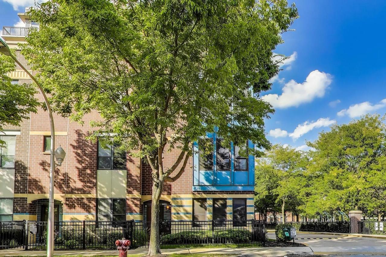 420 W Elm St., Chicago, IL 60610