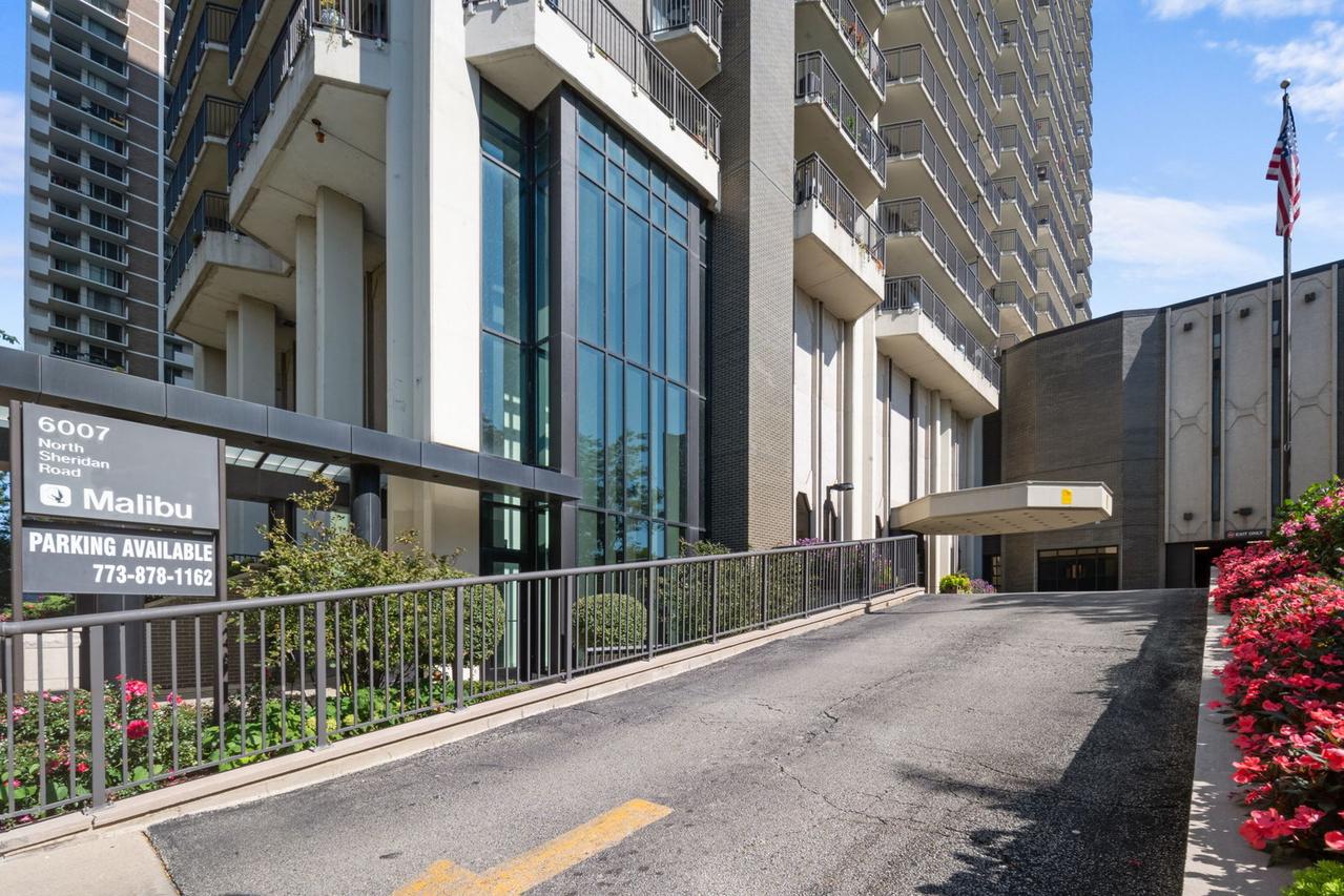 6007 N Sheridan Rd. #11K, Chicago, IL 60660