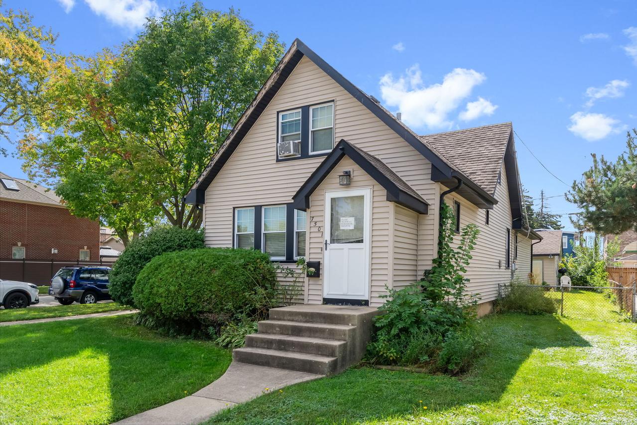7501 W Winnemac Ave., Harwood Heights, IL 60706