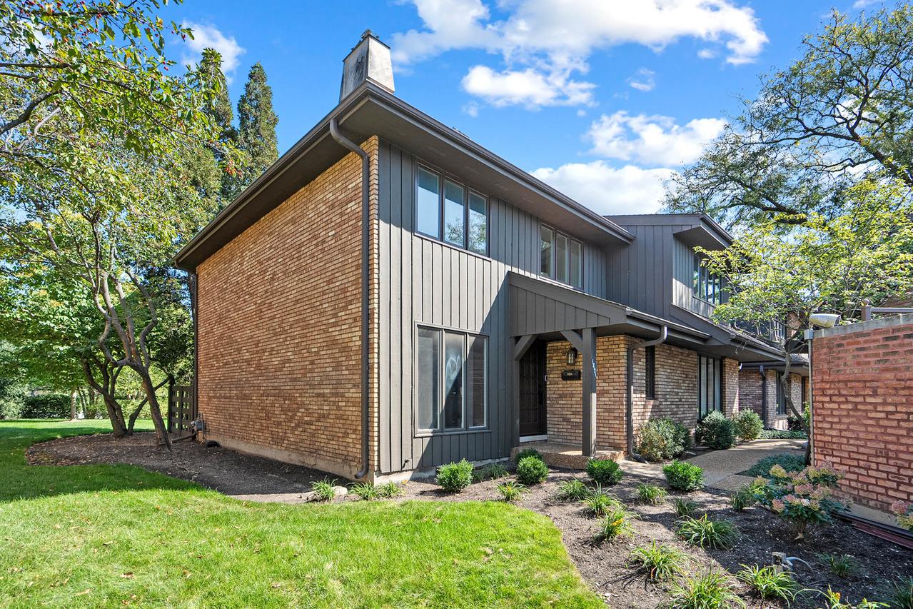 1891 Mission Hills Ln., Northbrook, IL 60062