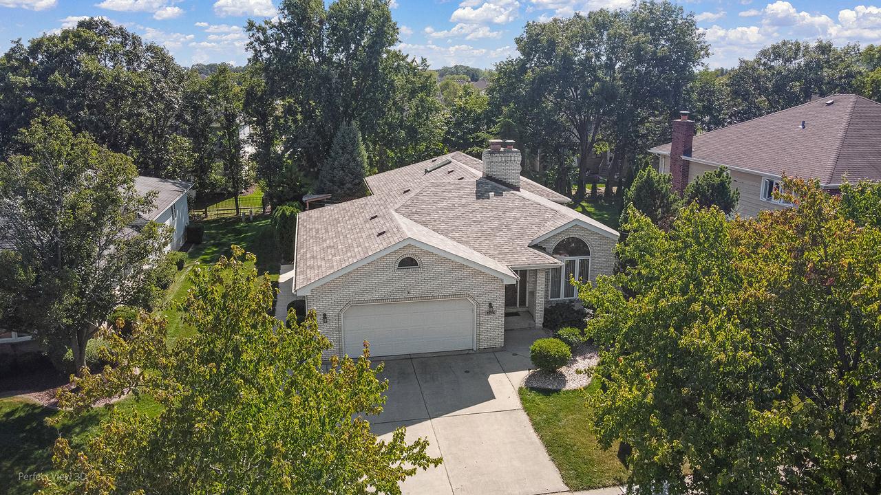 1216 Country Ln., Lemont, IL 60439