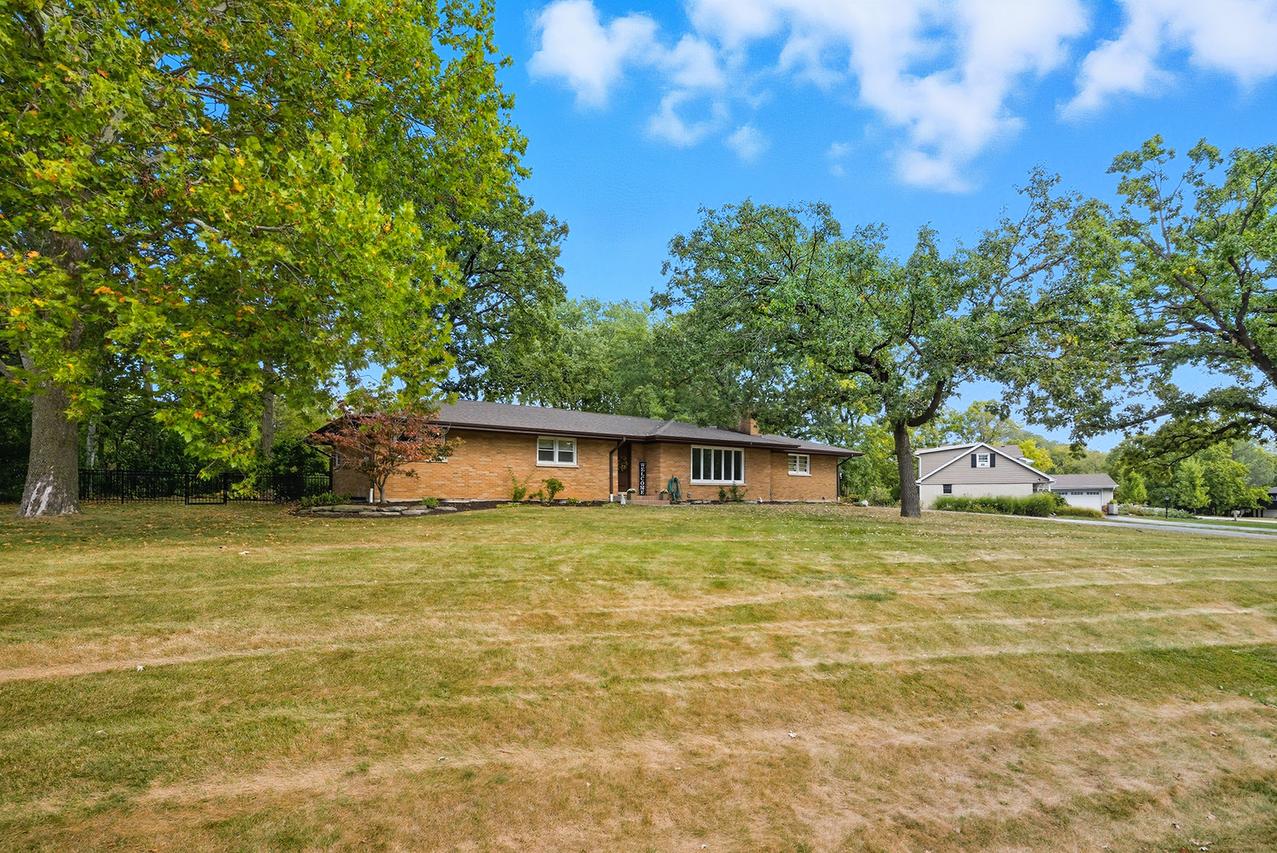 8615 Washington St., Downers Grove, IL 60516