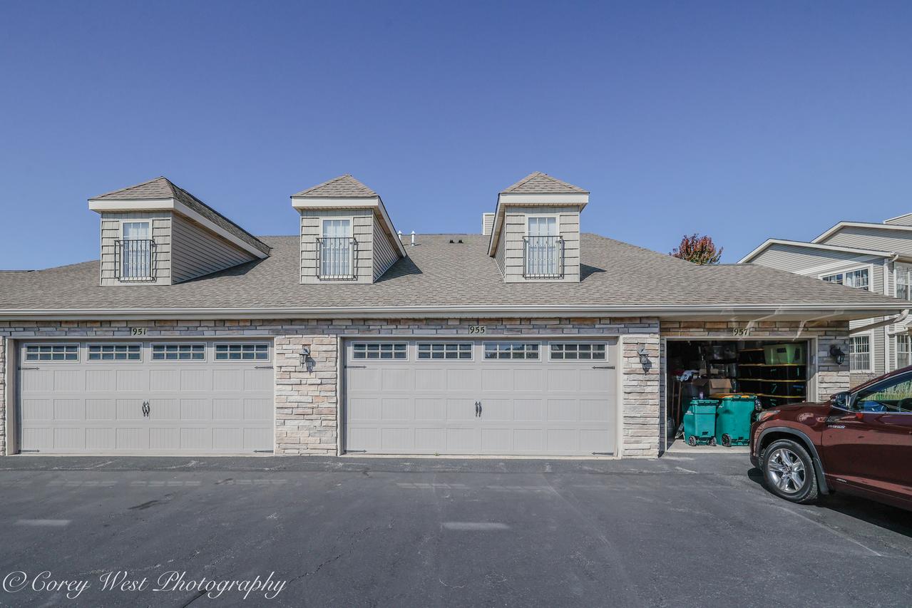 955 Buckingham Dr., Sycamore, IL 60178