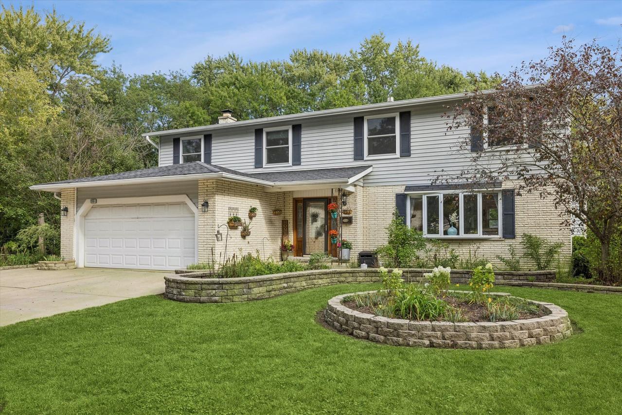 1355 N King George Ct., Palatine, IL 60067