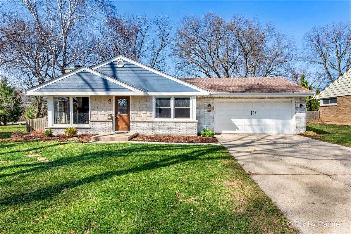 105 April Ln., North Aurora, IL 60542
