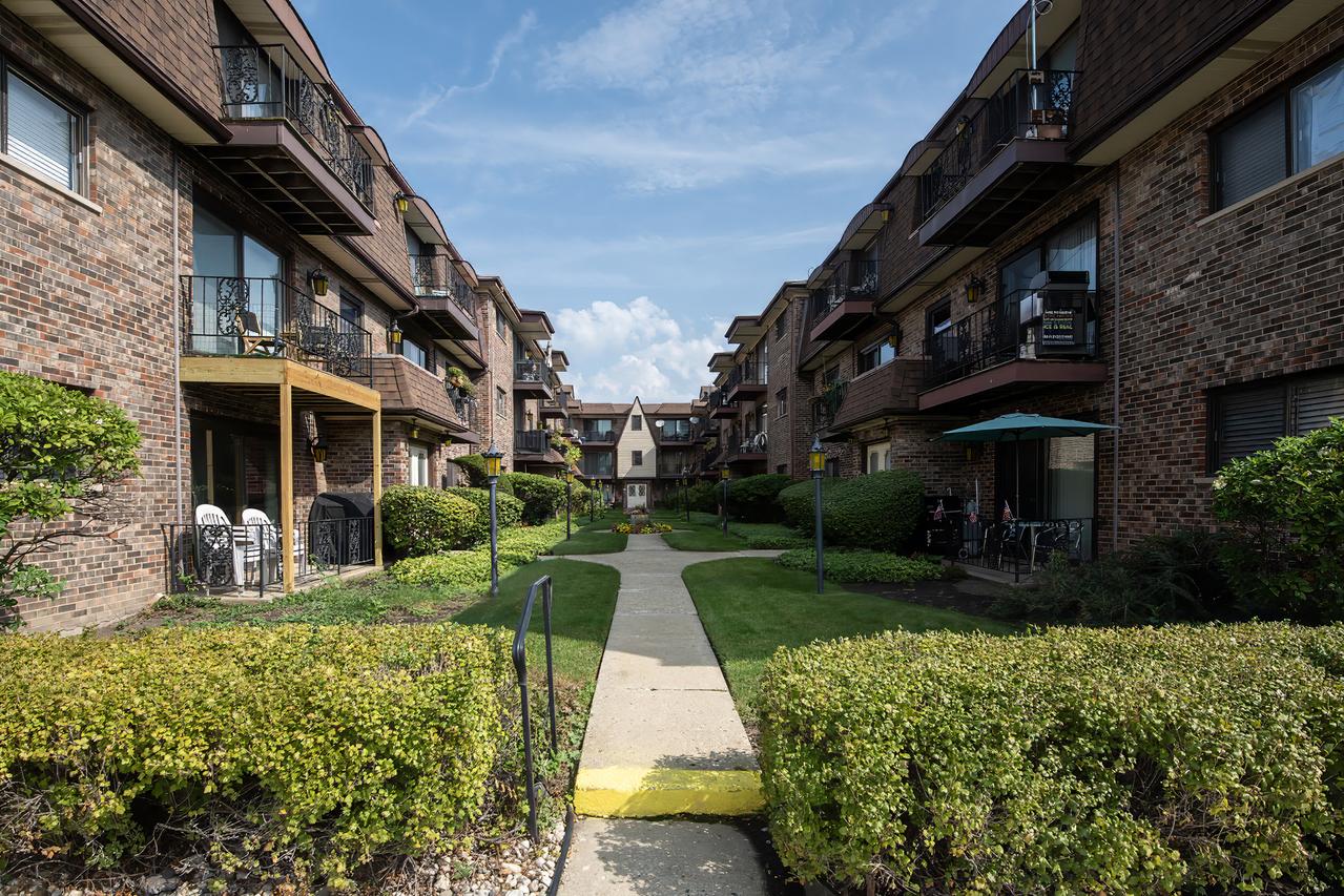 6453 N Northwest Hwy. #C5, Chicago, IL 60631