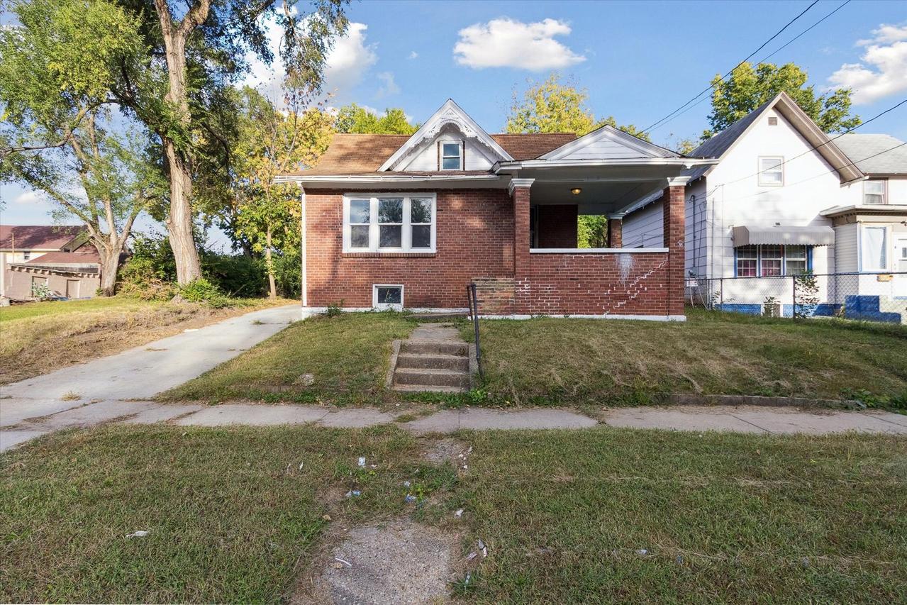 918 S 3rd St., Rockford, IL 61104