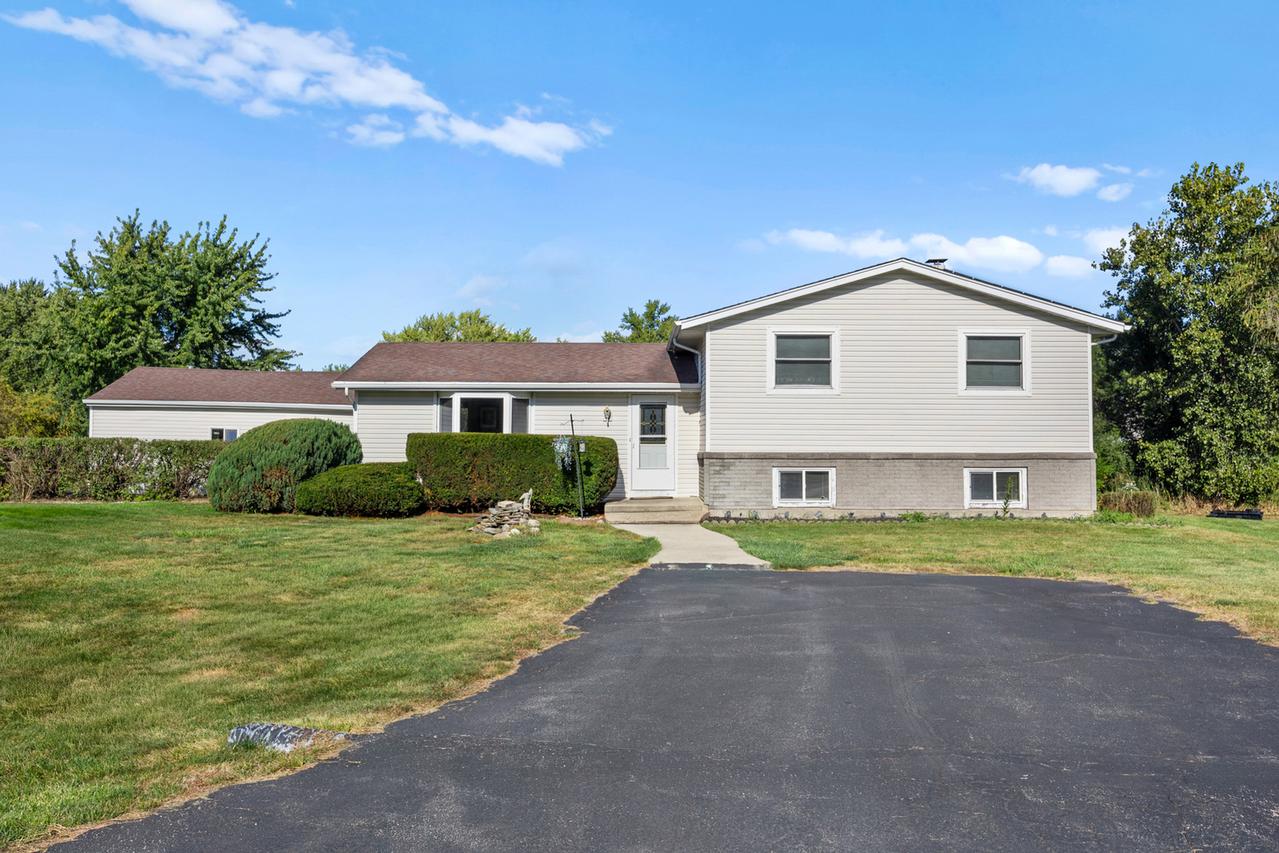 215 Tollview Ct., Gilberts, IL 60136