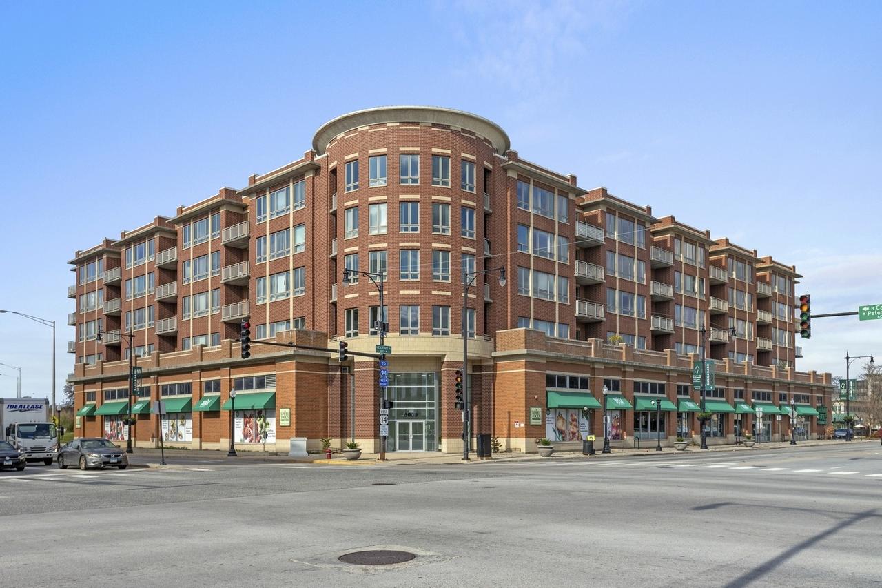 6000 N Cicero Ave. #404, Chicago, IL 60646