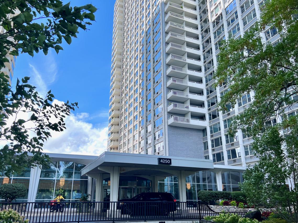 4250 N Marine Dr. #832, Chicago, IL 60613