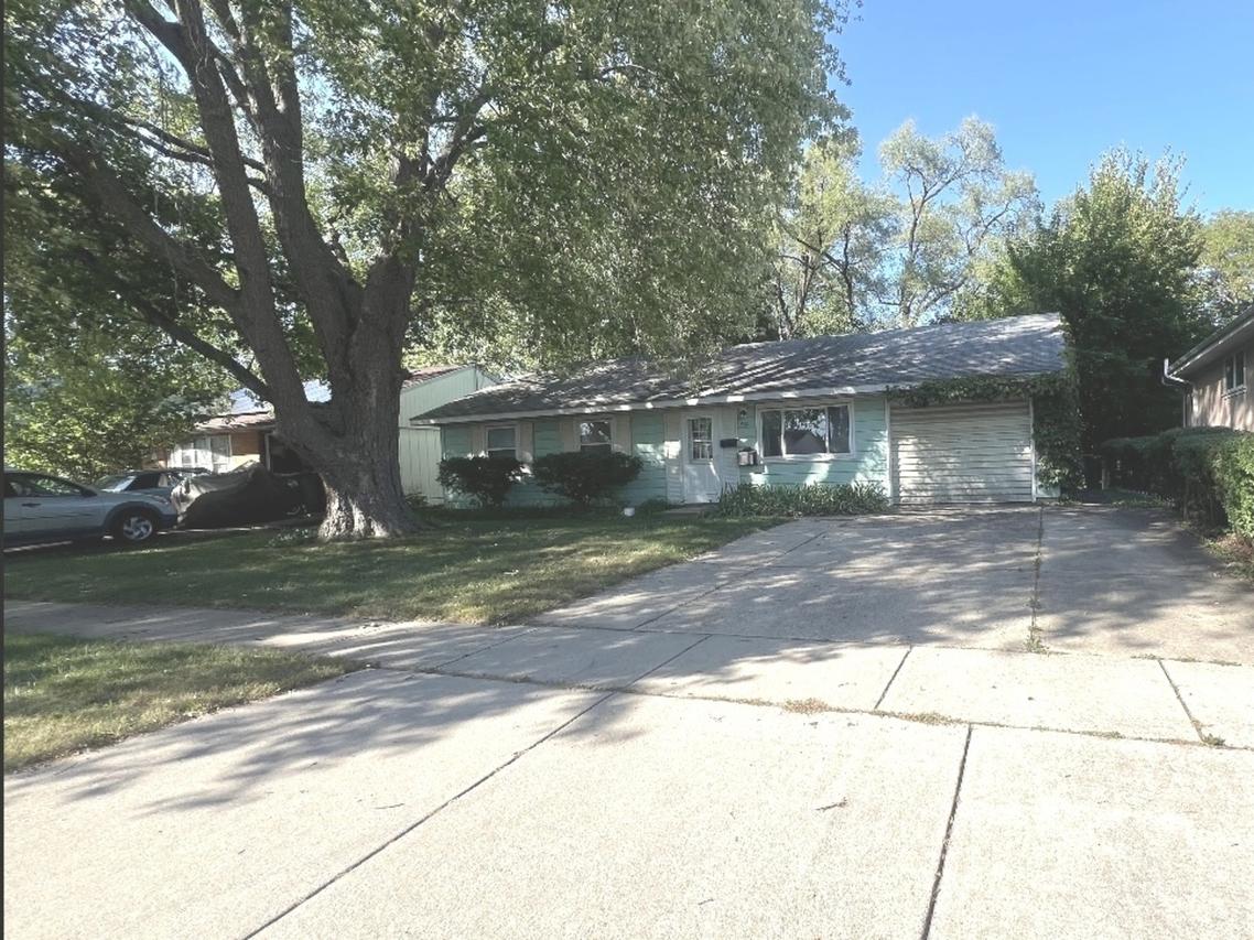 412 Audubon Rd., Streamwood, IL 60107