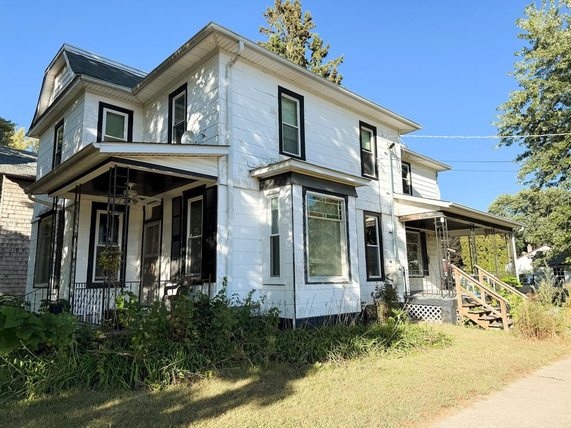 300 E Division St., Amboy, IL 61310