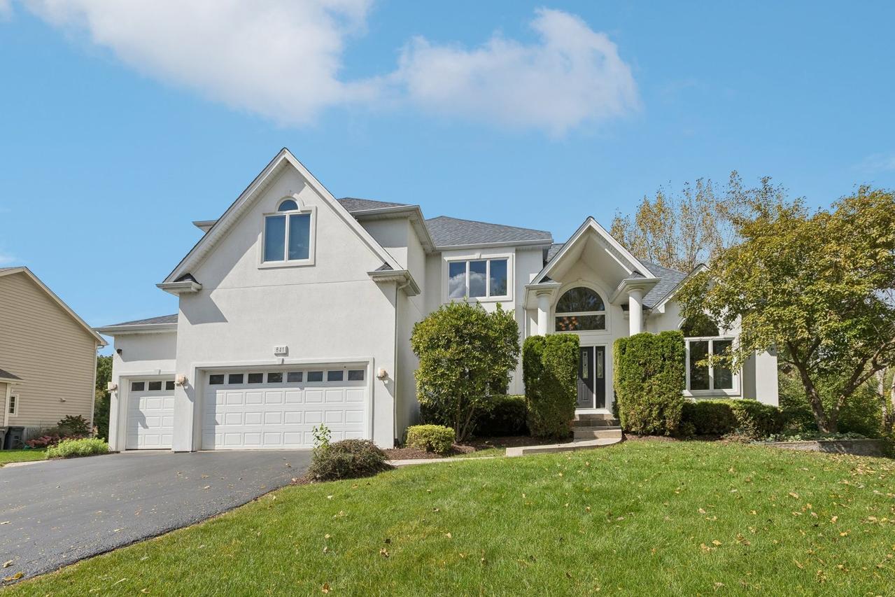 841 Black Walnut Dr., Sugar Grove, IL 60554