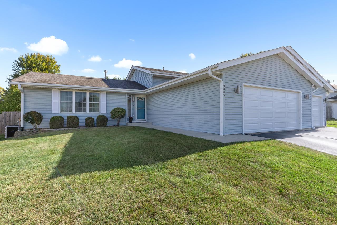 9885 Highstone Dr., Roscoe, IL 61073
