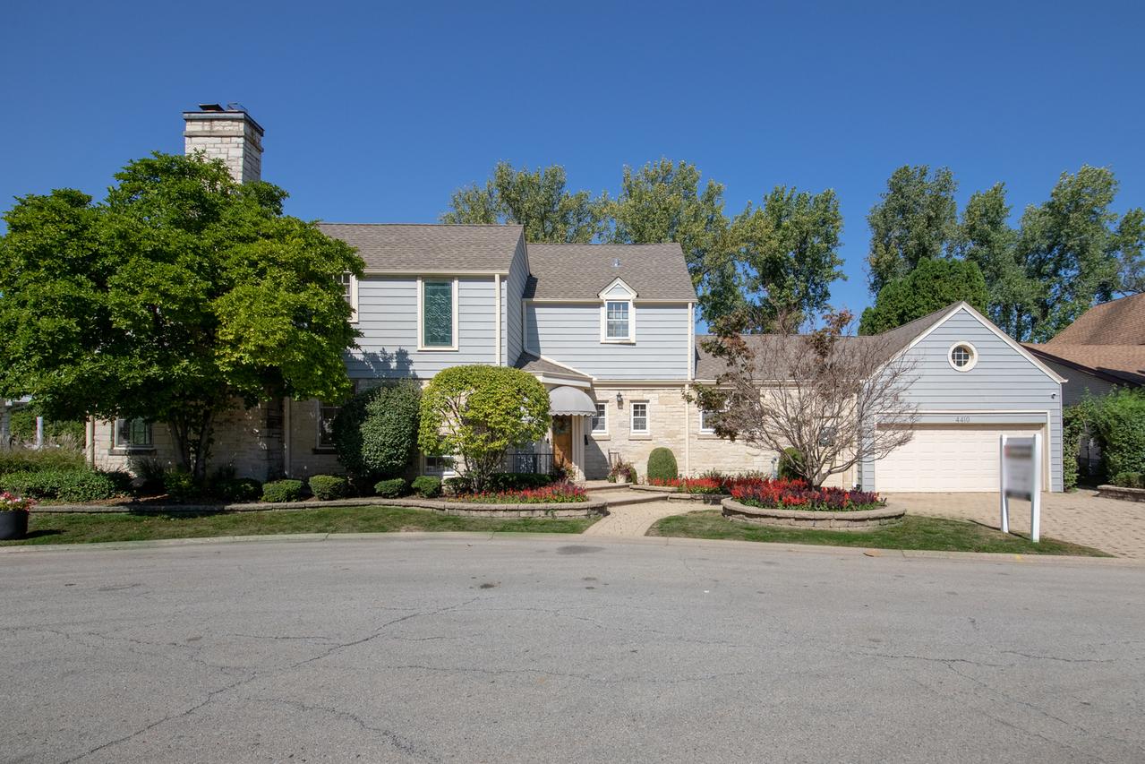 4410 Bobolink Ter., Skokie, IL 60076