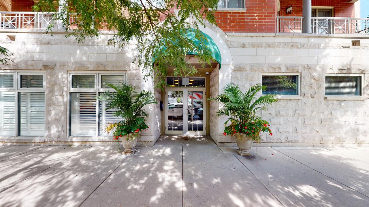 120 W Oak St. #5D, Chicago, IL 60610