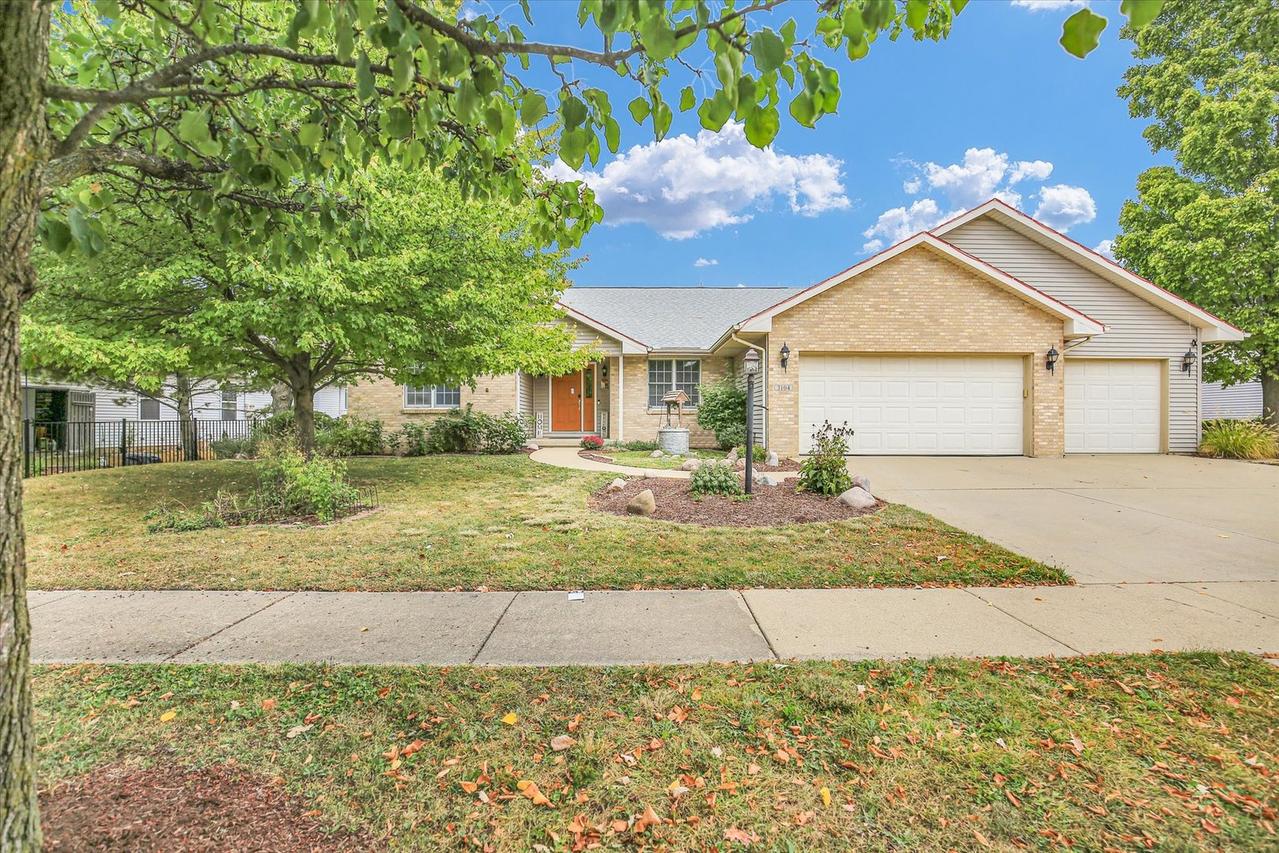 3104 Countrybend Ln., Champaign, IL 61821