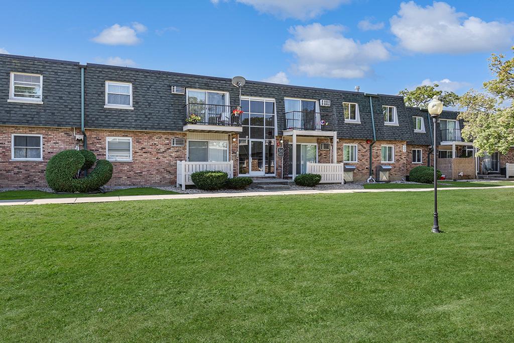 9954 S 84th Ter. #109, Palos Hills, IL 60465