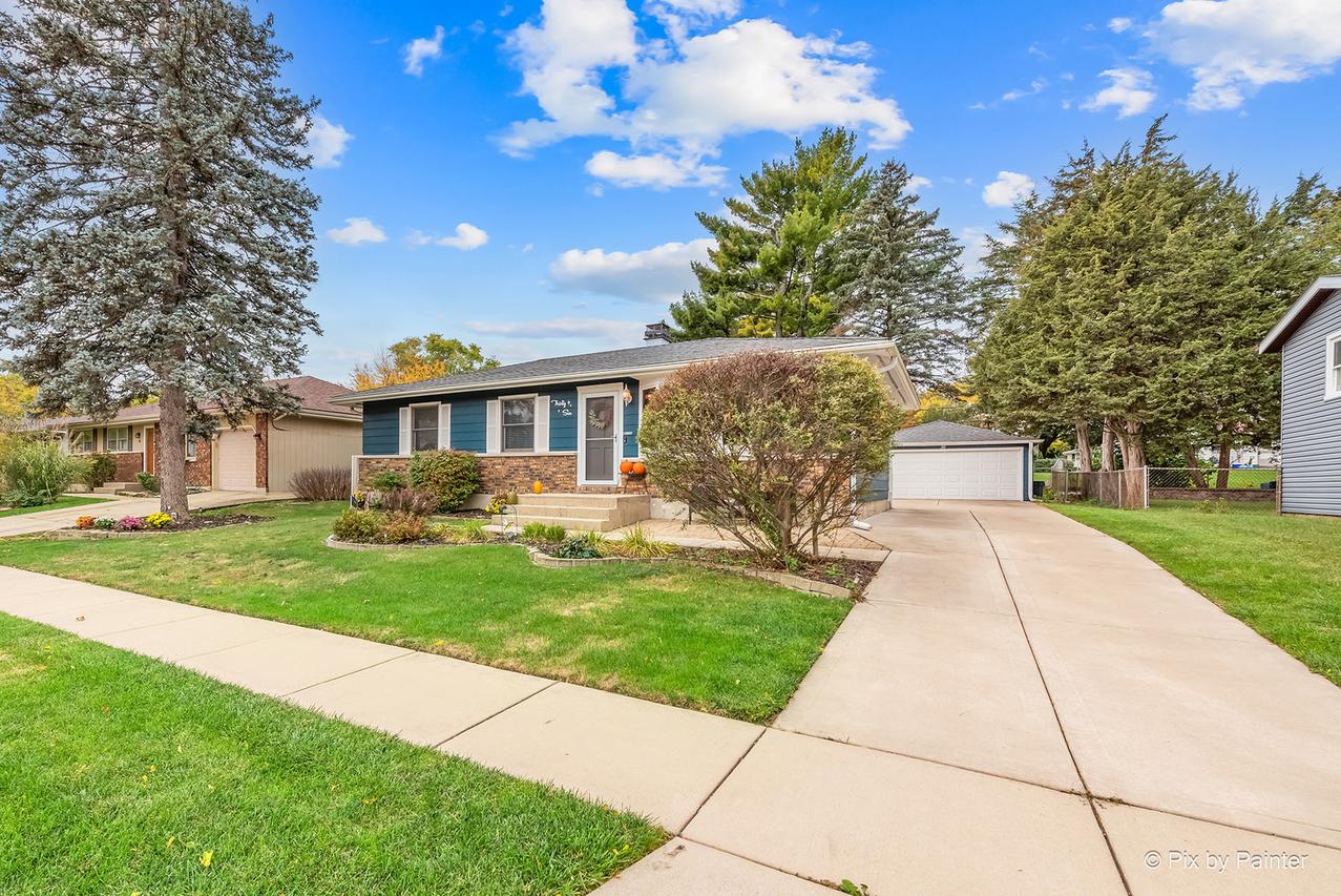 36 Trenton Ave., South Elgin, IL 60177