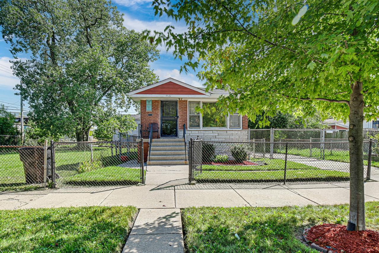 9521 S La Salle St., Chicago, IL 60628