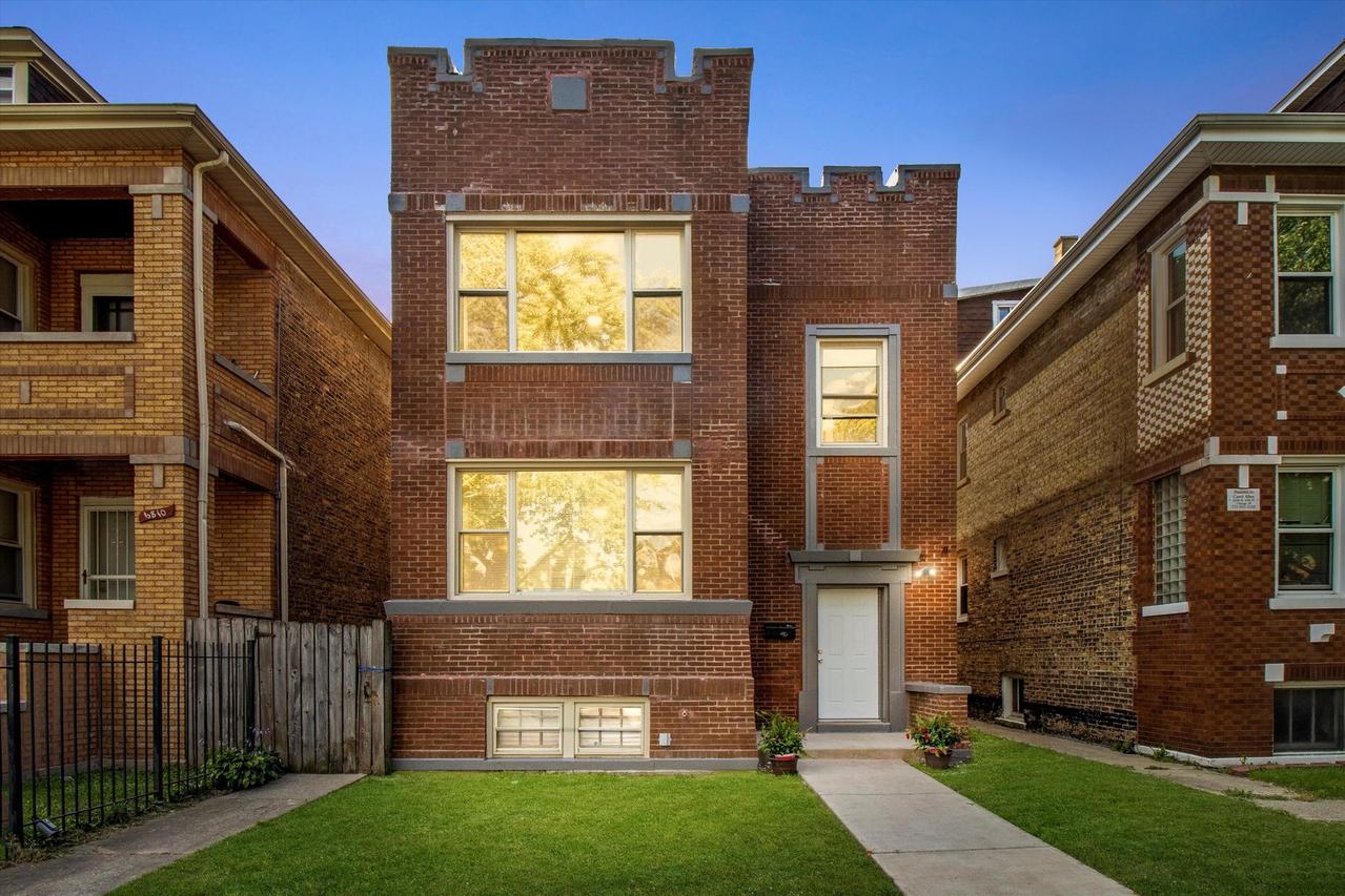 6806 S Rockwell St., Chicago, IL 60629