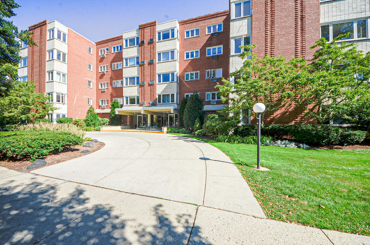 2033 Sherman Ave. #403, Evanston, IL 60201