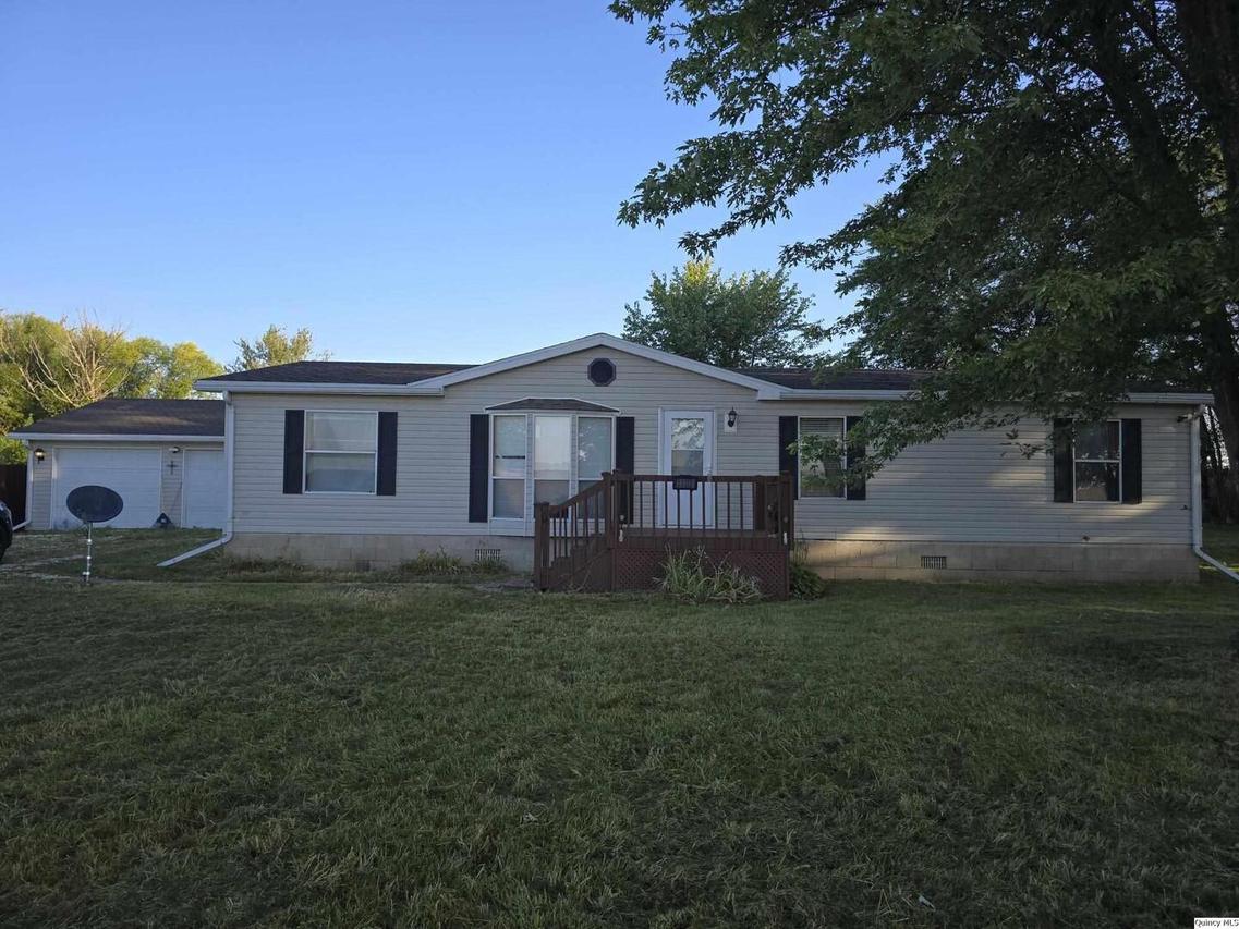 1103 E Main St., Augusta, IL 62311