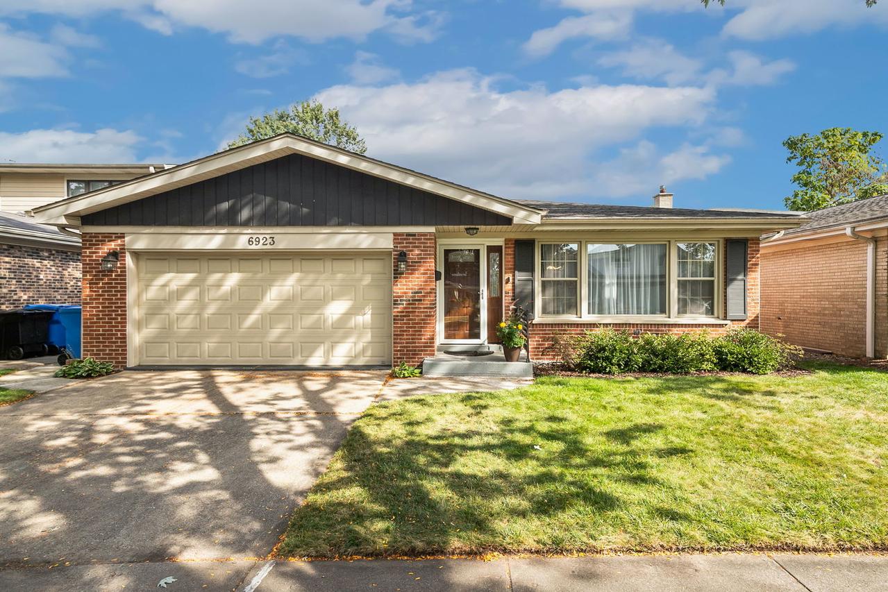 6923 N Chicora Ave., Chicago, IL 60646