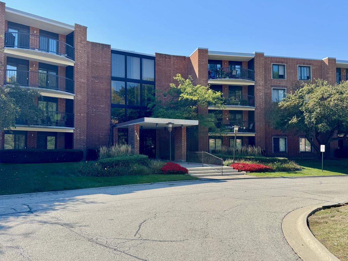 1415 E Central Rd. #301A, Arlington Heights, IL 60005