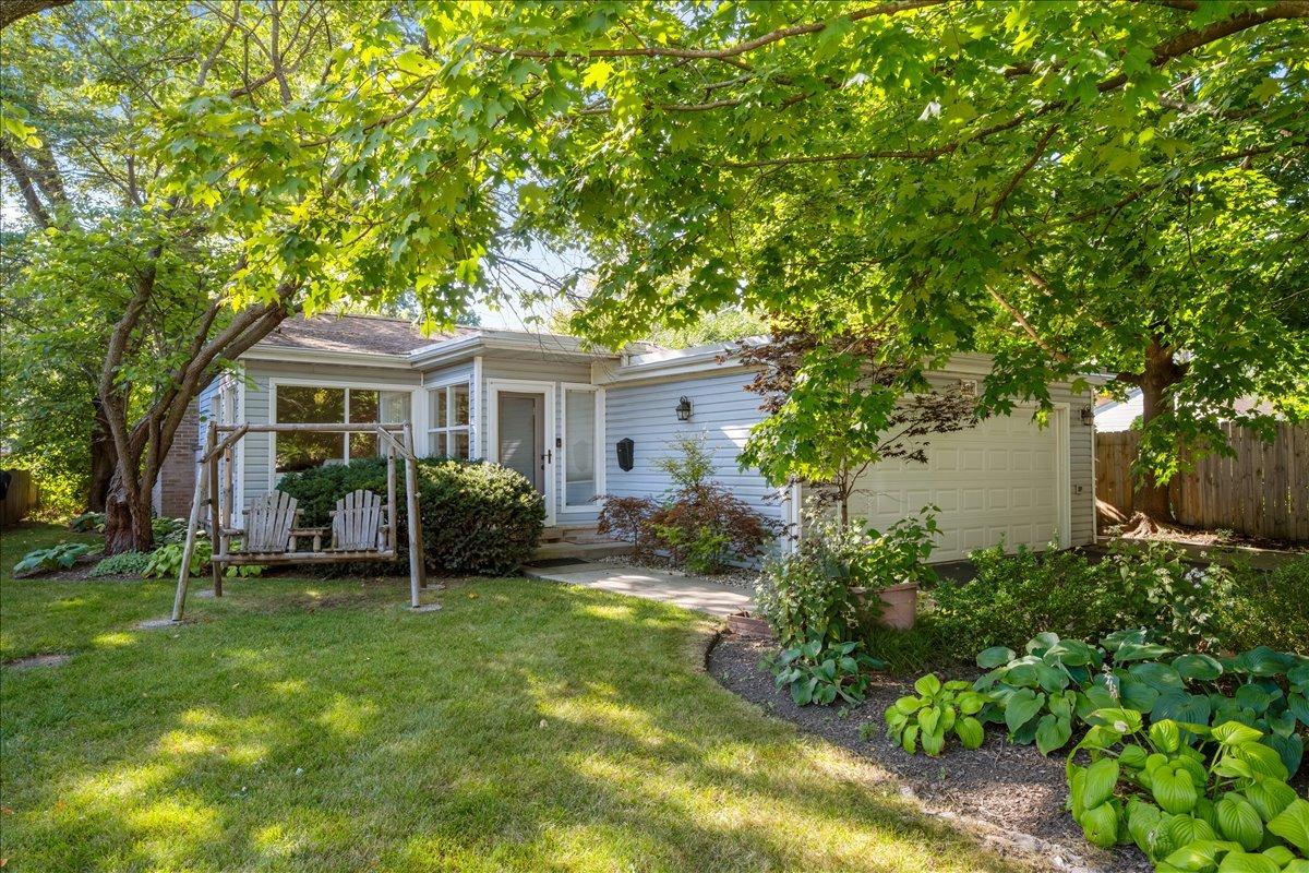 298 Leslee Ln., Highland Park, IL 60035