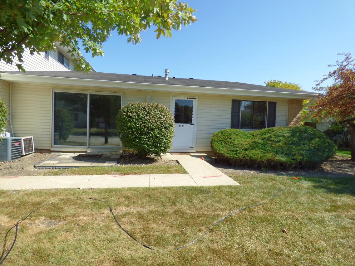 1321 Yarmouth Ct., Schaumburg, IL 60193