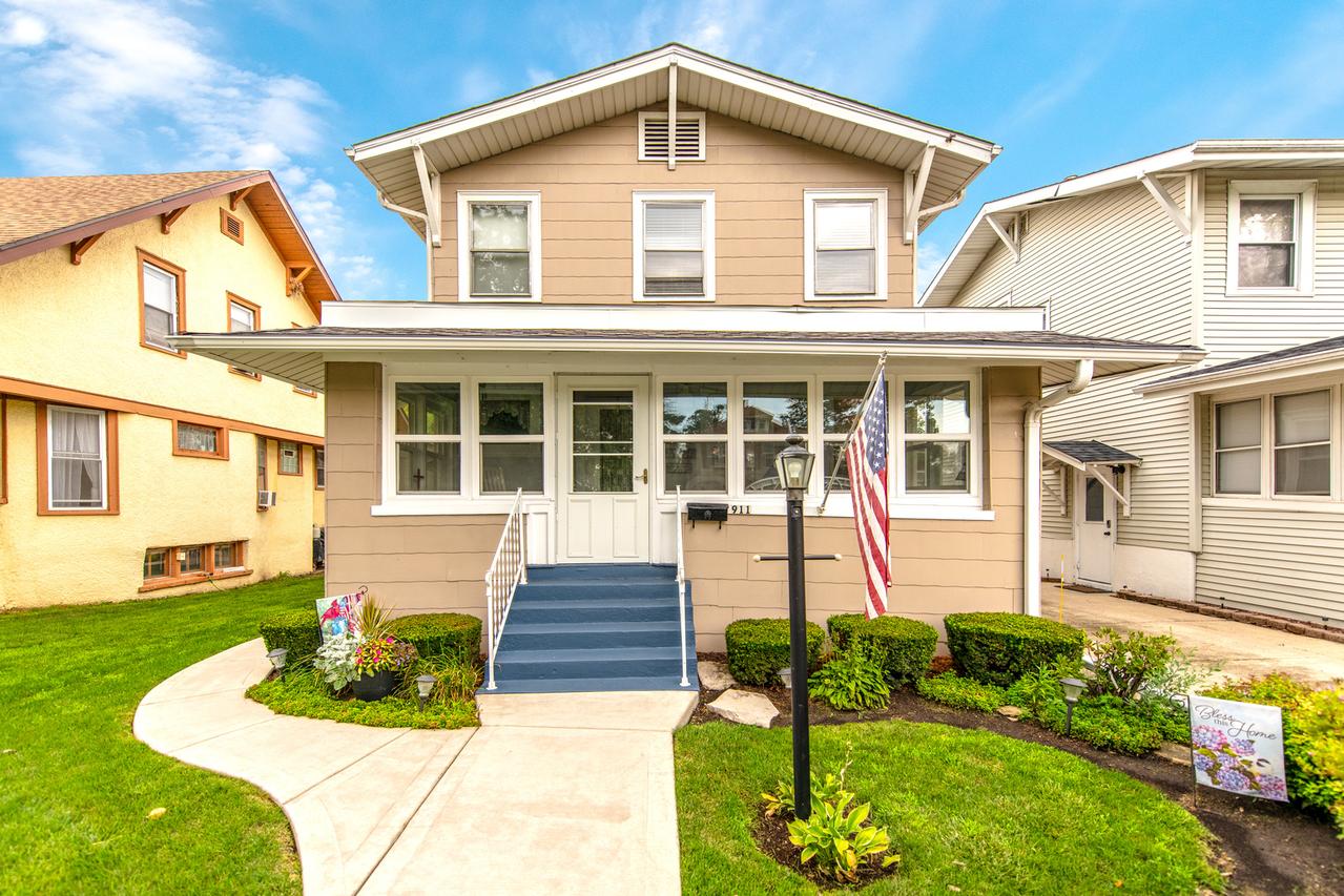 911 Richmond St., Joliet, IL 60435