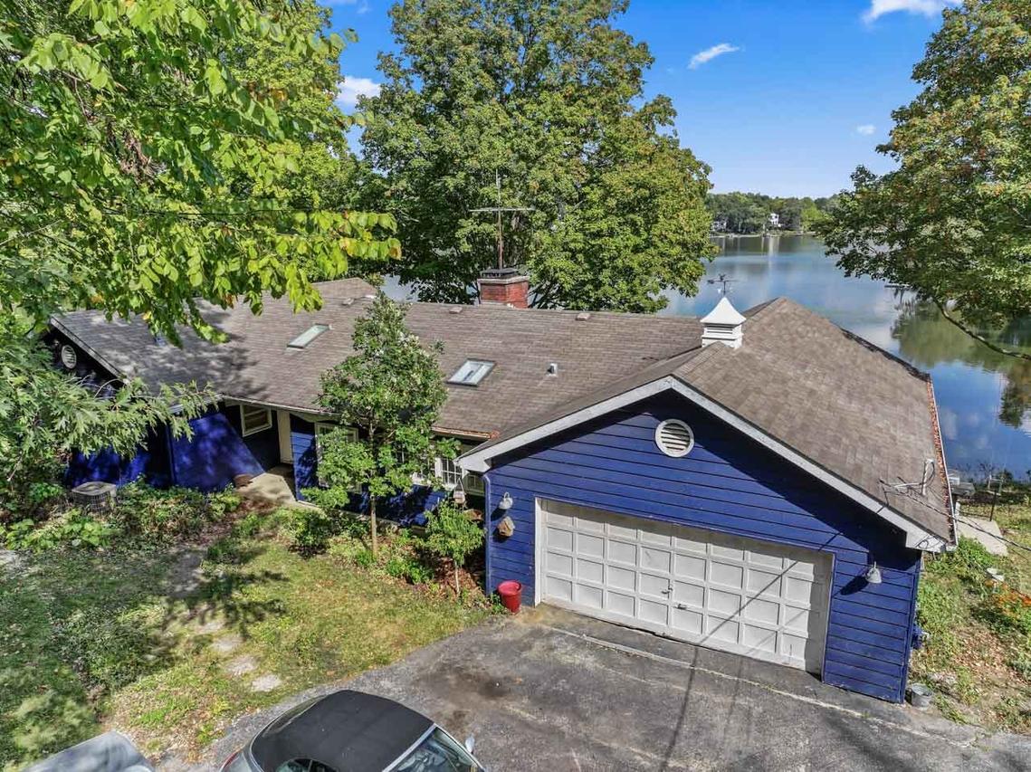 21290 W Sylvan Dr., Mundelein, IL 60060