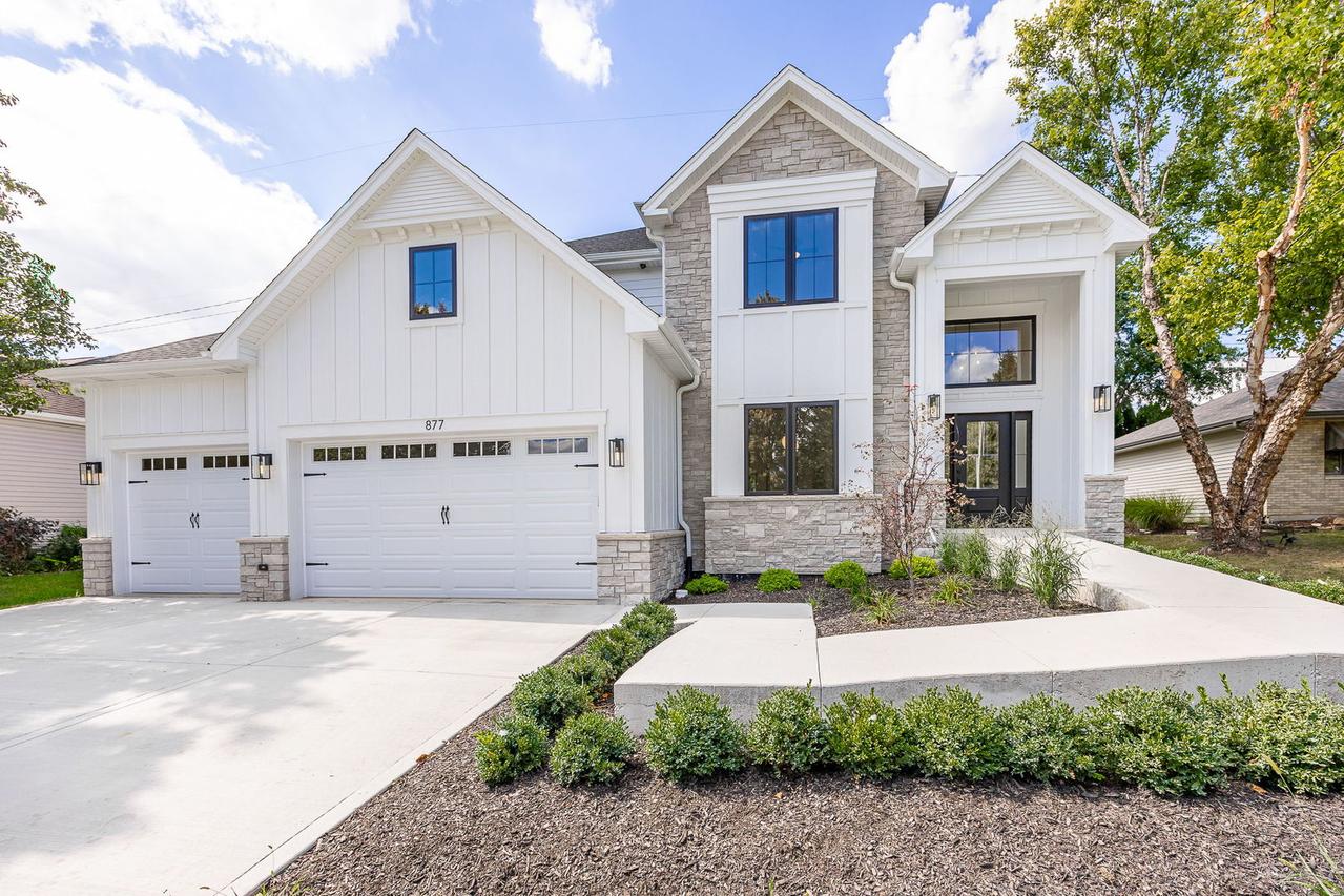 877 Wescott Rd., Bolingbrook, IL 60440