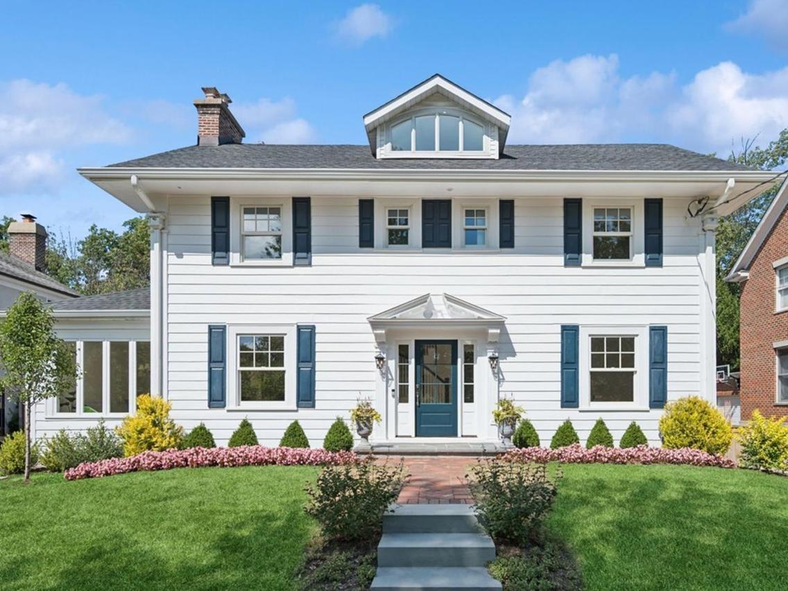 1423 Asbury Ave., Winnetka, IL 60093