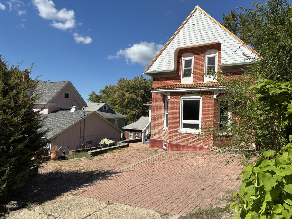212 Quincy St., Savanna, IL 61074