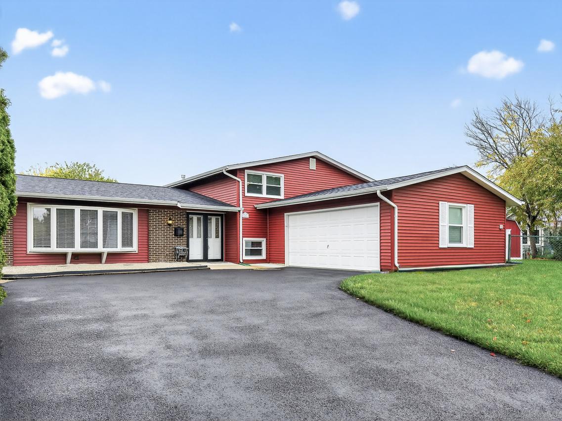 8232 N Brockton Ct., Hanover Park, IL 60133