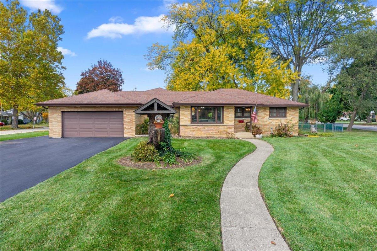 328 Brice Ave., Mundelein, IL 60060