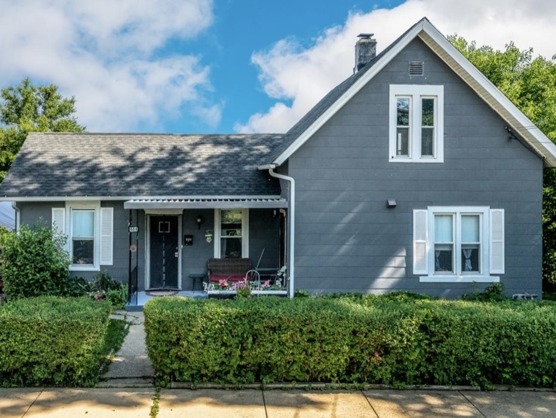484 Hickory Pl., Elgin, IL 60120